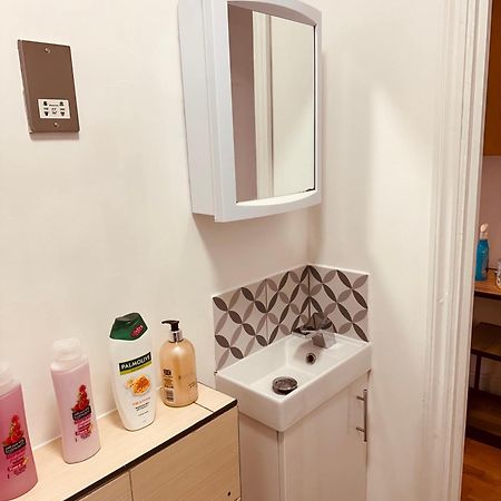 Stunning One Bedroom Studio Flat Londres Exterior foto