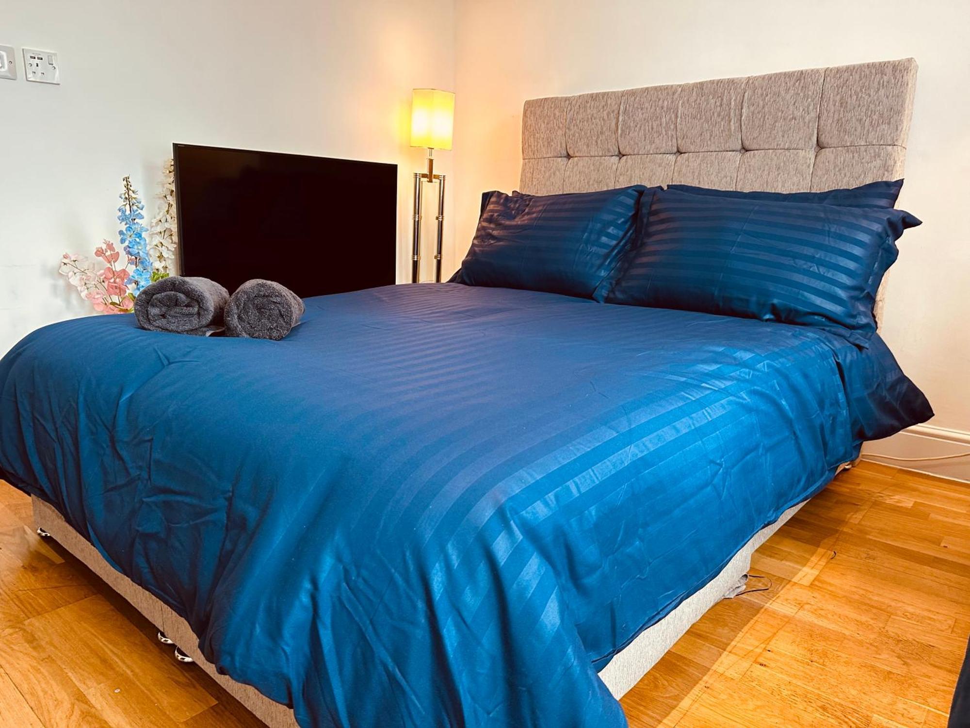 Stunning One Bedroom Studio Flat Londres Exterior foto